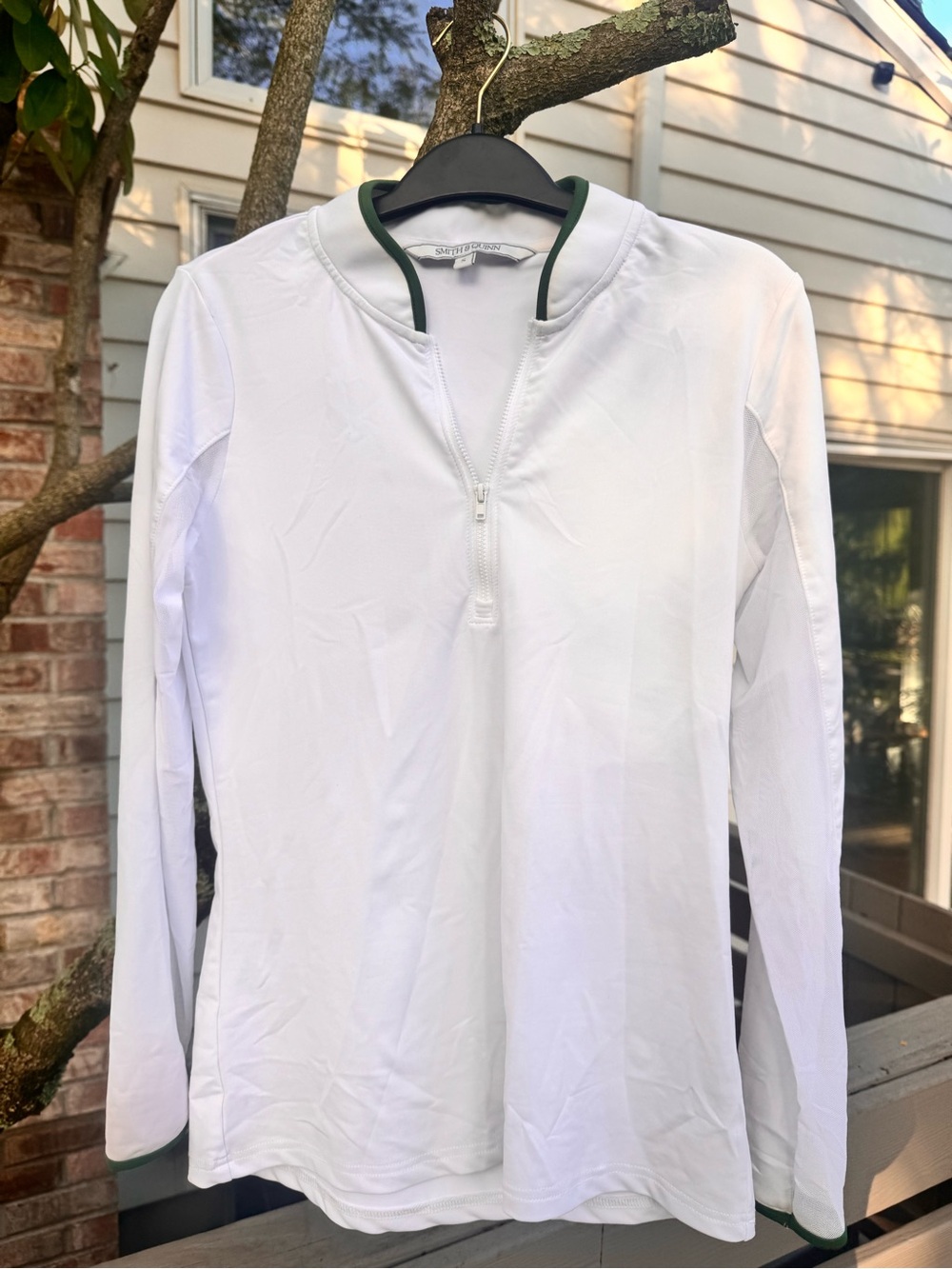 Women athletic shirt
